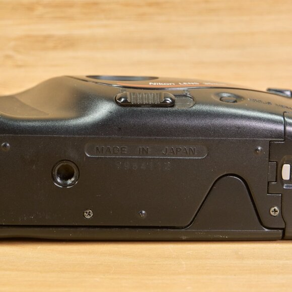 Nikon One Touch 100 / 35mm Point and Shoot Film Camera / Tested & Working - Picture 7 of 8